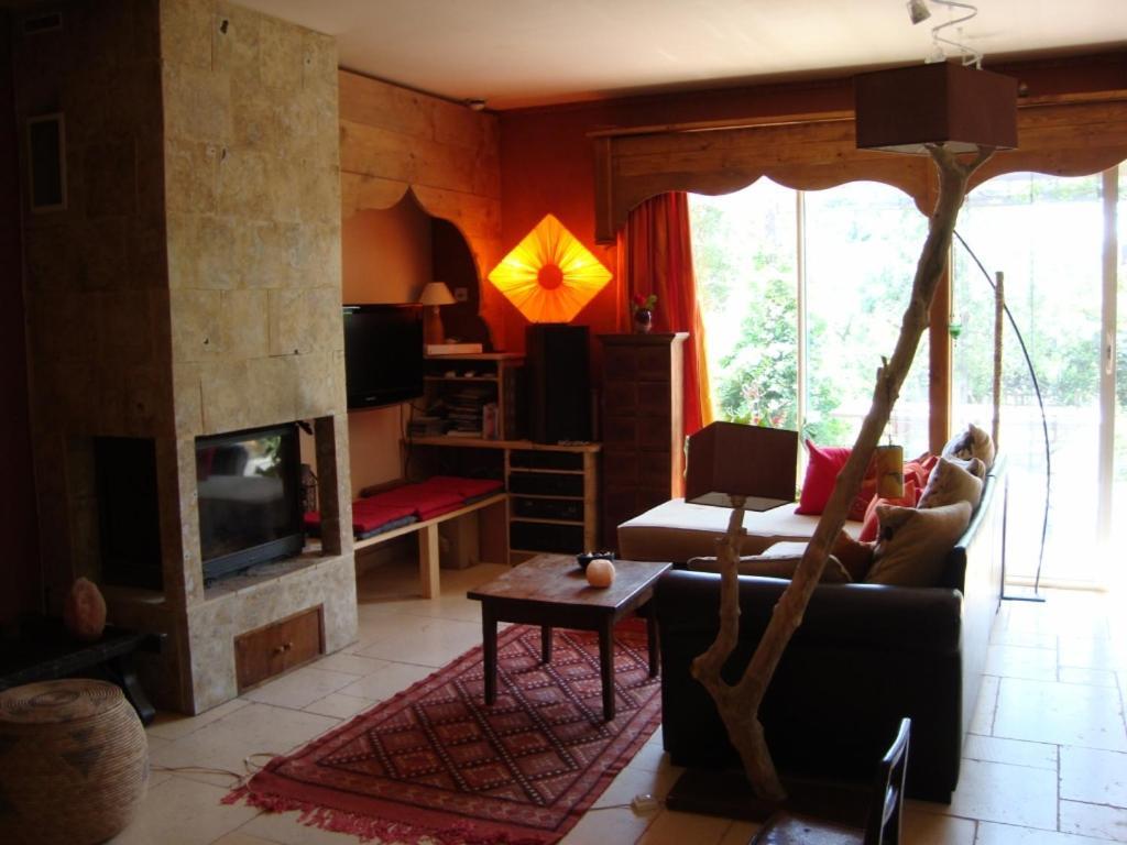 Maison Du Tuff Salernes Esterno foto
